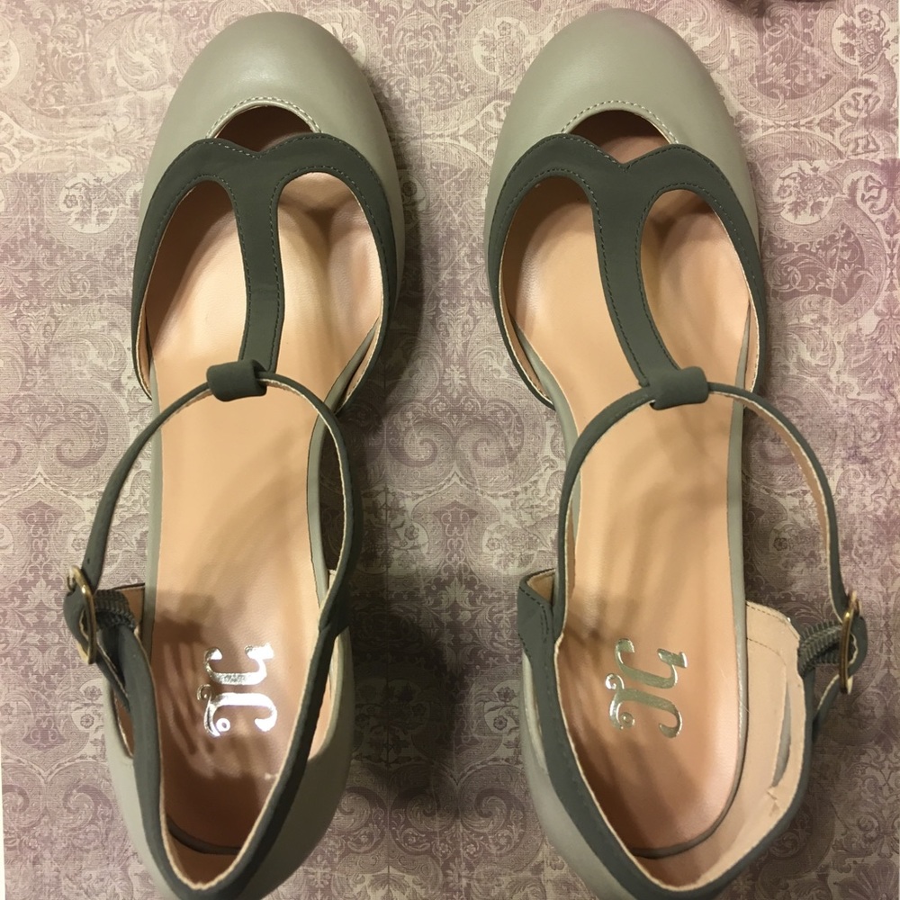 Journee Collection pumps